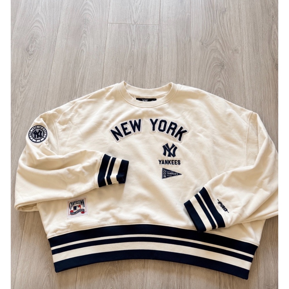 New York Yankees Crewneck Sweatshirt (never worn) - Picture 5 of 6
